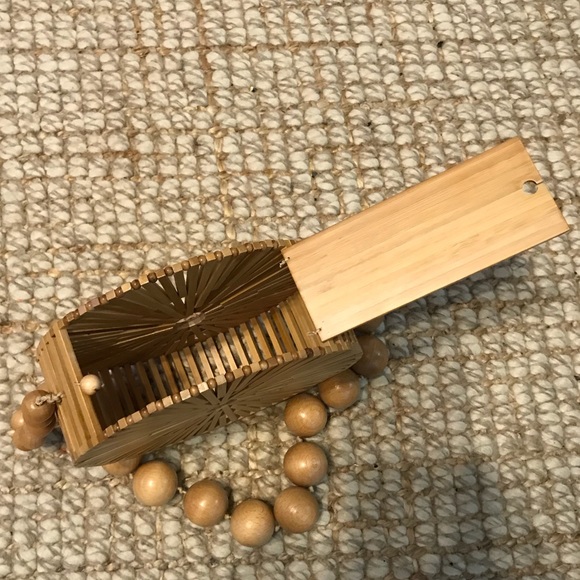 BEST OFFER WINS THIS ROUND HANDMADE BAMBOO BAG - Picture 7 of 8